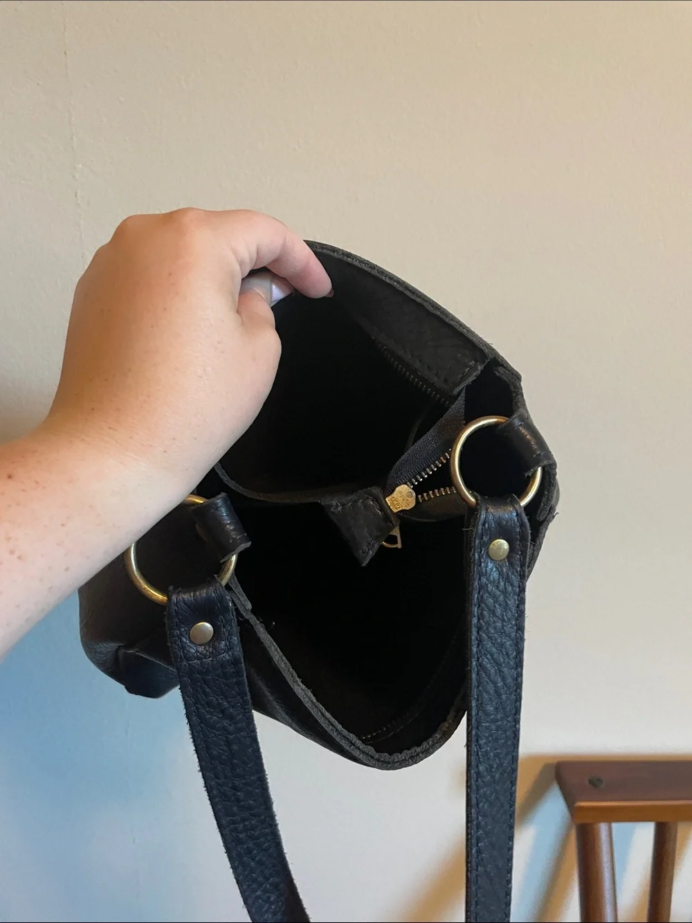 Portland Leather Black Pebbled Leather Triangle Shoulder Bag - Picture 7 of 7
